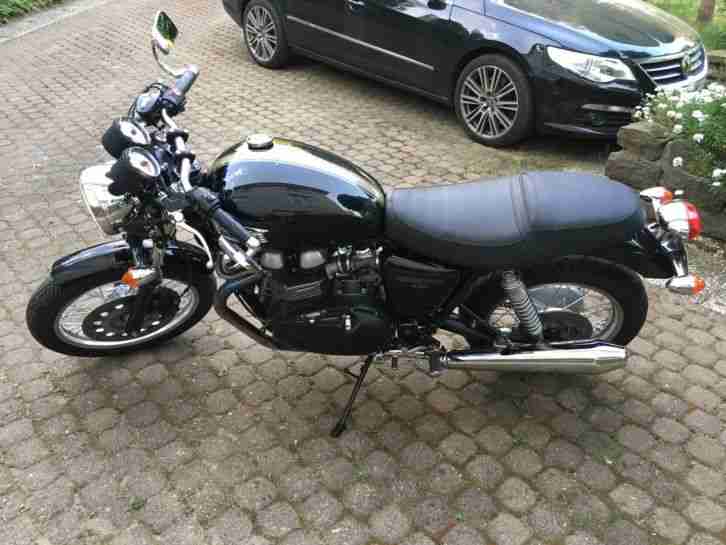 triumph thruxton 900