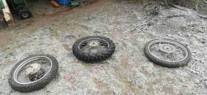 Verkaufe eine 125 Suzuki mit Ersatzteile und Ersatzmotor