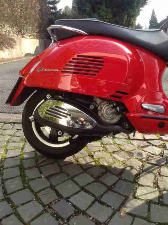 vespa gts 300