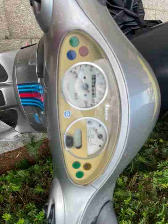 Vespa Motorroller 125 ccm, Silber, Motor läuft rund