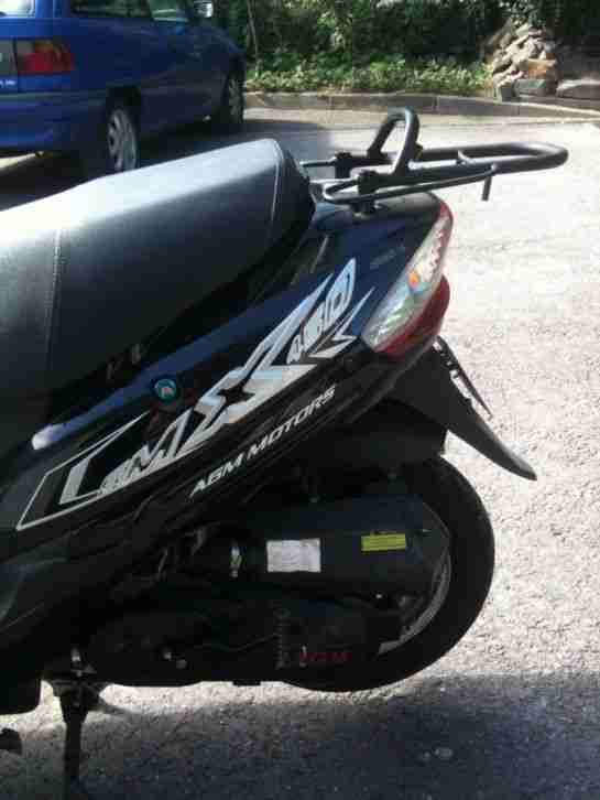 zu Verkaufen: 50ccm Roller, ca. 4500Km gelaufen, nicht fahrbereit, an Bastler