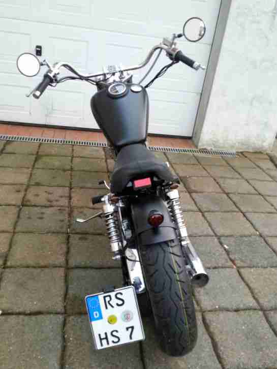 zum Bobber umgebaute Suzuki LS 650 Savage "Ratte" schwarz-matt