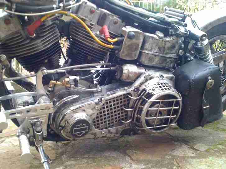 zwei Endzeitbikes aus der Zukunft Shovel und Buell